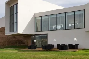 The white modern facade of Hotel-Bodega Finca de Los Arandinos